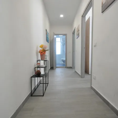 Apartment George House