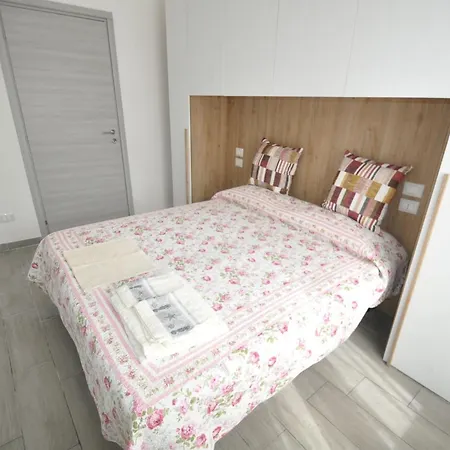 Apartment George House